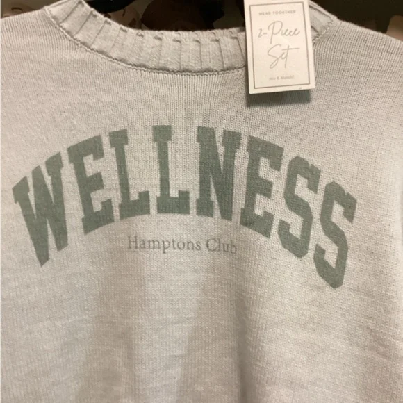 💕Adorable Moon & Madison sweater set 💕 Absolutely love this 💕 Too small for me 😢 - Picture 2 of 6